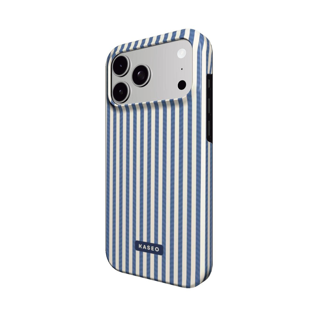 Seersucker MagSafe phone case - angle